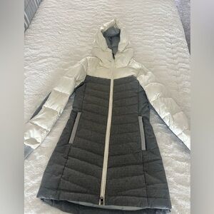 Like warm winter jacket. Adjustable hood, adorable! Grey and white. Xs